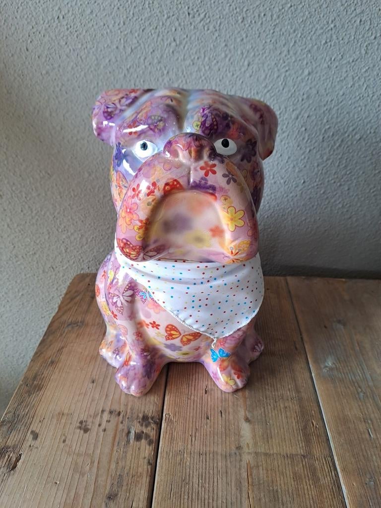 Vrolijke Spaarpot Hond met Bloemen en Vlinders, Verzamelen, Spaarpotten, Ophalen, Gebruikt, Steen, Aardewerk of Keramiek, Dier