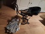Antieke porseleinen pop met rieten kinderwagen, Antiek en Kunst, Antiek | Speelgoed, Ophalen