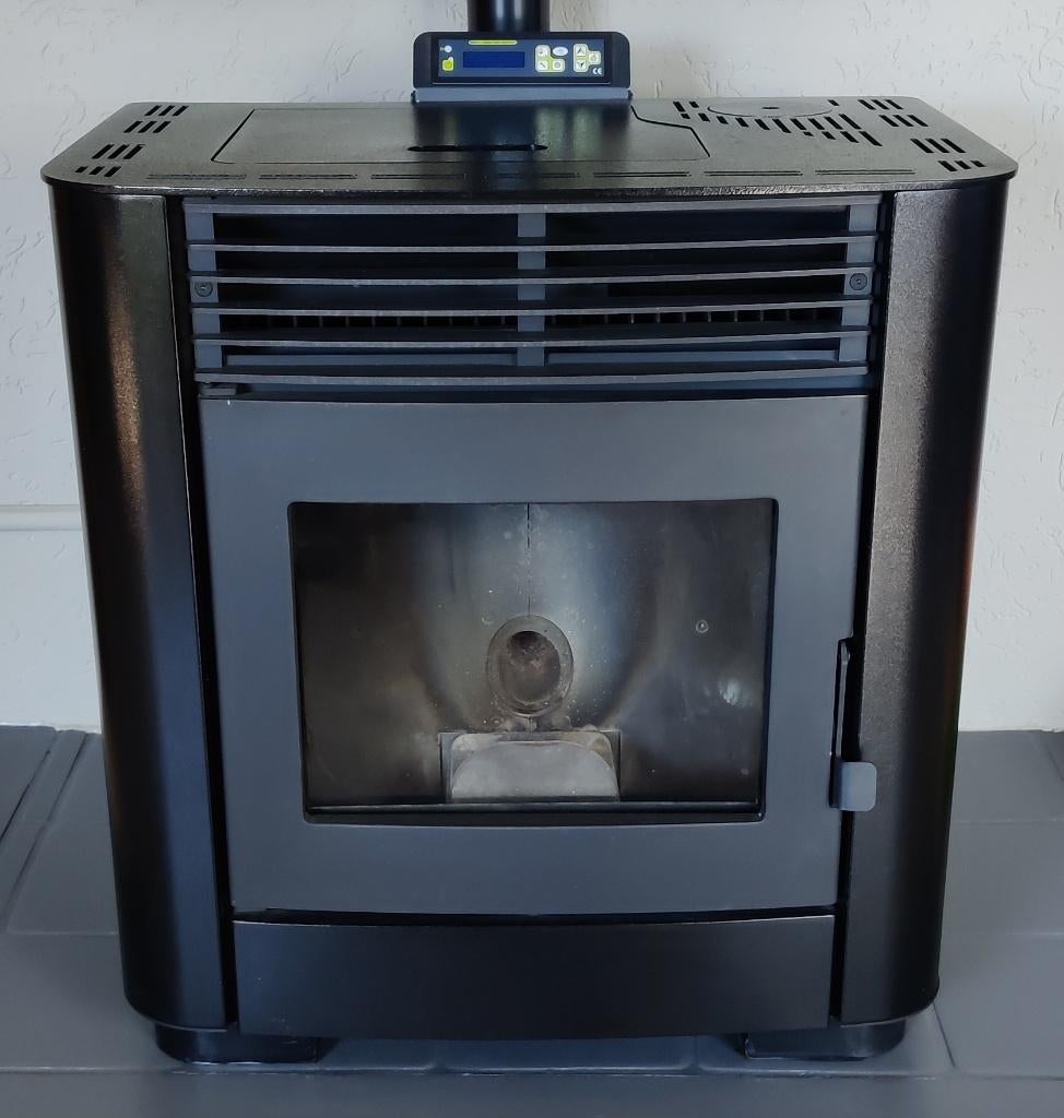 pelletkachel JustFire PS-15-7 met ruim 500 kilo pellets, Ophalen, Overige brandstoffen, Zo goed als nieuw, Pelletkachel