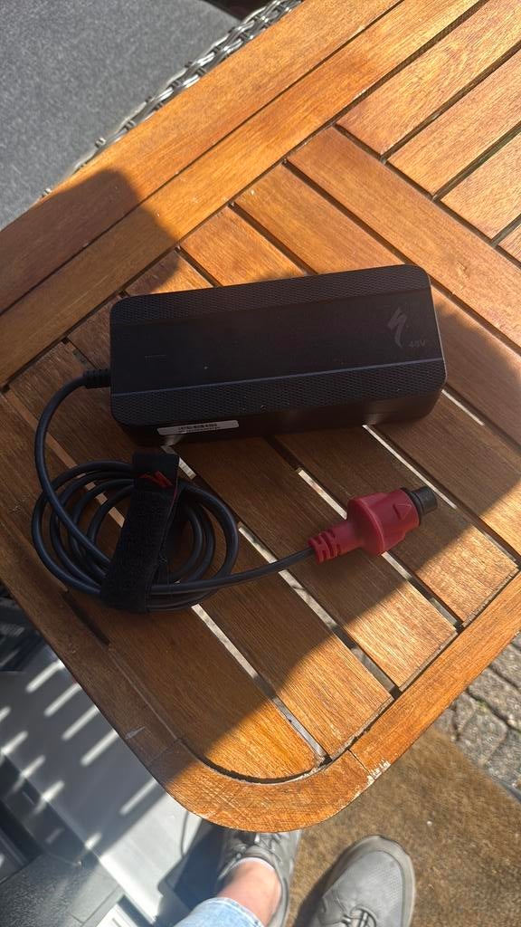 Specialized oplader 48V origineel, Ophalen of Verzenden, Zo goed als nieuw