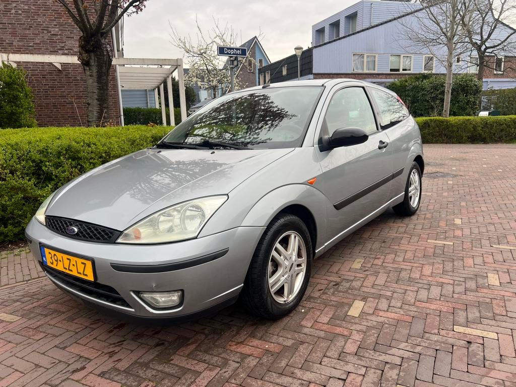 Ford Focus 1.6 Collection Clima | Trekhaak | Inruil Mog., 1596 cc, Metallic lak, 4 cilinders, 1054 kg