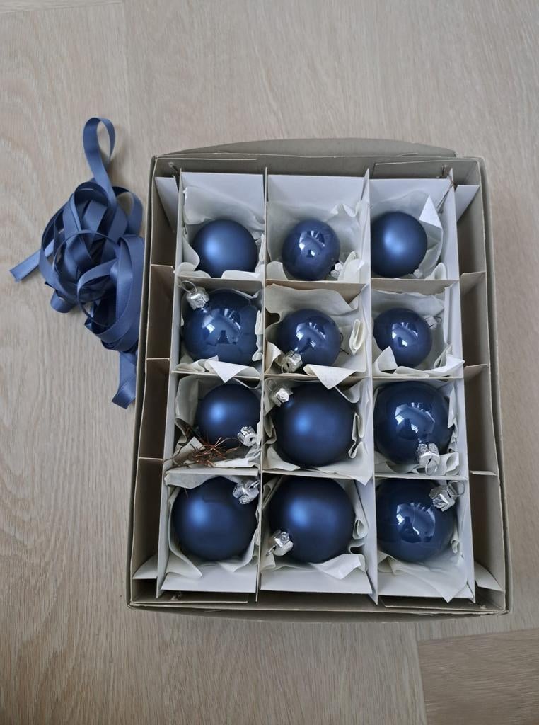 12 kleine kerstballen blauw met blauw lint - C1, Ophalen of Verzenden, Gebruikt