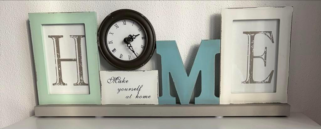 HOME decoratie met klok, Huis en Inrichting, Ophalen, Gebruikt, Analoog, Wekker of Tafelklok