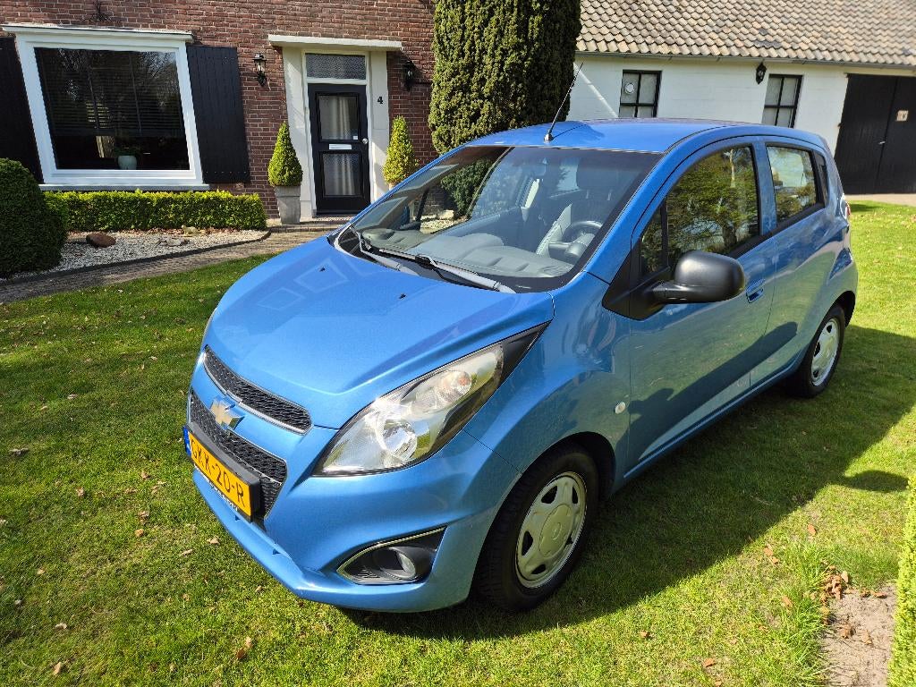 Chevrolet spark  1.0 l 2014 Blauw airco halfleder nieuwe apk, Auto's, Chevrolet, Elektrische ramen, Zwart, 4 cilinders, Blauw