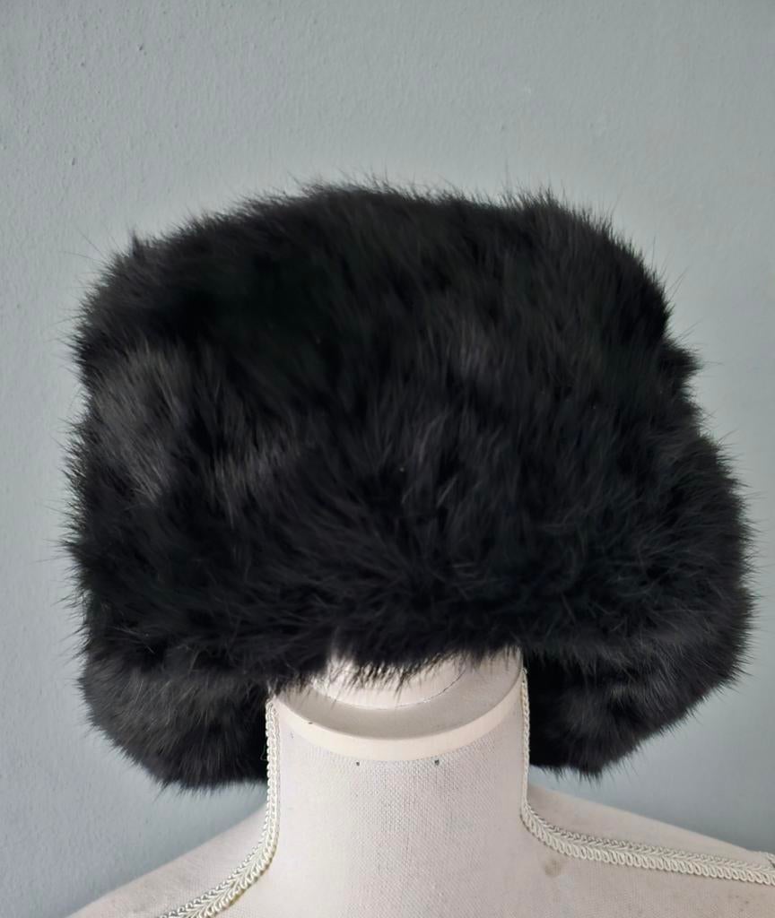 Zwarte bontmuts / oorflappenmuts, maat 57, Ophalen of Verzenden, Zo goed als nieuw, 56 of 57 cm (M, 7 of 7⅛ inch), Hoed