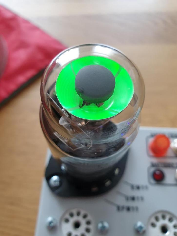 EM11 Telefunken Nieuwe Radiobuis Afstemoog, Audio, Tv en Foto, Buizenversterkers, Buis of Buizen, Ophalen of Verzenden