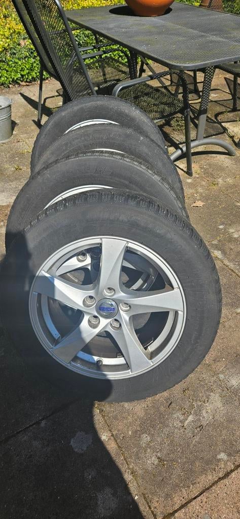 Nette originele Volvo velgen met winterbanden, Auto-onderdelen, Banden en Velgen, Ophalen, 16 inch, Banden en Velgen, 205 mm