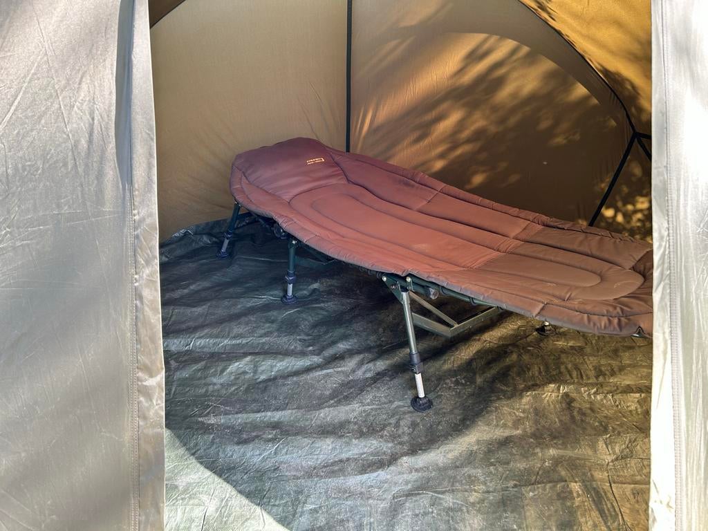 Complete karpervisuitrusting: tent, bed, hengels, voerboot, Watersport en Boten, Hengelsport | Karpervissen, Ophalen, Gebruikt
