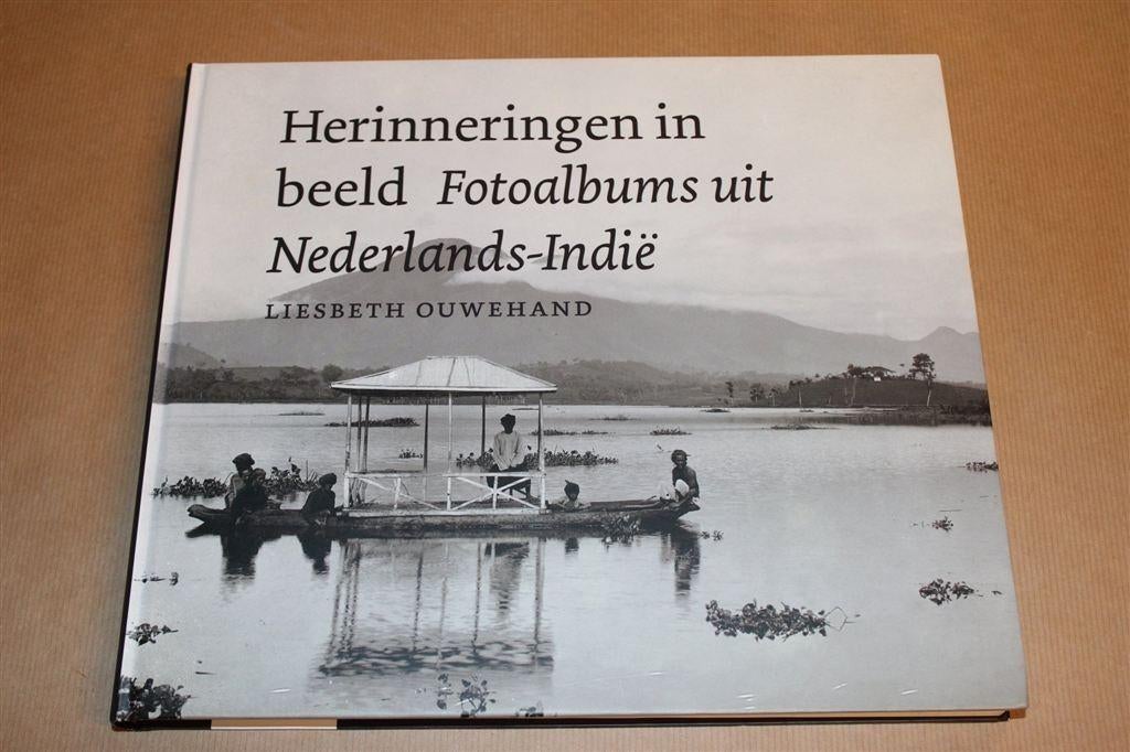 Fotoalbums uit Nederlands-Indië — Herinneringen [Nieuwstaat], Ophalen of Verzenden, Zo goed als nieuw
