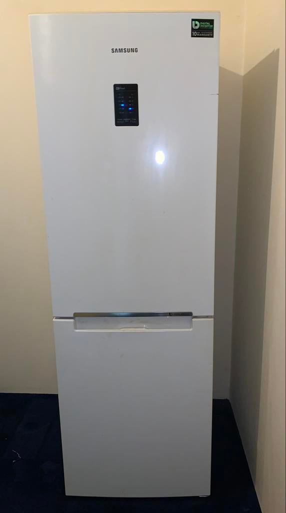 Samsung RB29FERNCWWF Koel-vriescombinatie No Frost, Ophalen, 200 liter of meer, 60 cm of meer, Met aparte vriezer