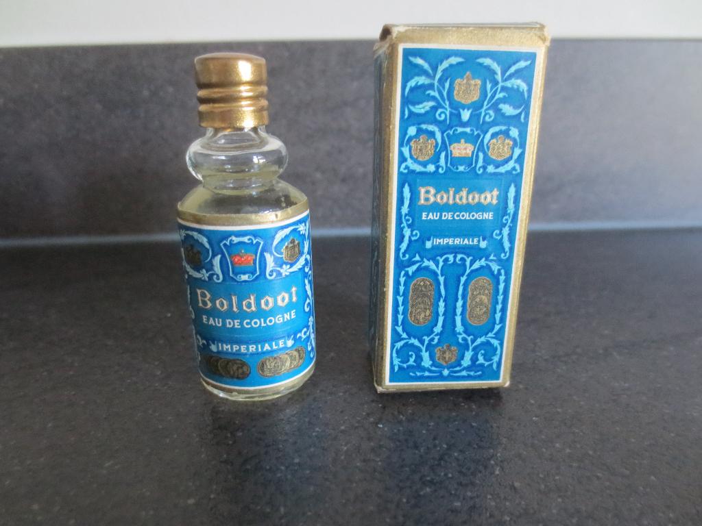 Boldoot:Miniatuur flesje Eau de Cologne. Flesje vol in doos., Ophalen of Verzenden, Zo goed als nieuw, Miniatuur, Gevuld