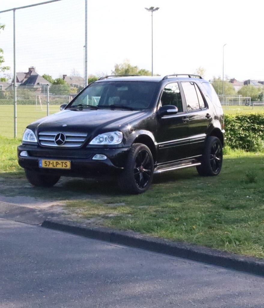 Mercedes-Benz M-Klasse 3.7 Ml350 4MATIC AUT 2003 Zwart, Auto's, Automaat, Zwart, 138 €/maand, 7 stoelen