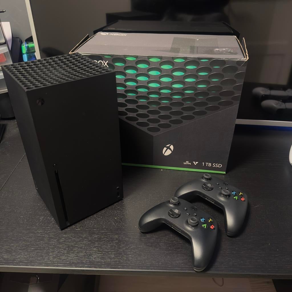 Xbox series x 1TB - 2 controllers, Spelcomputers en Games, Spelcomputers | Xbox Series X en S, Ophalen of Verzenden, Zo goed als nieuw