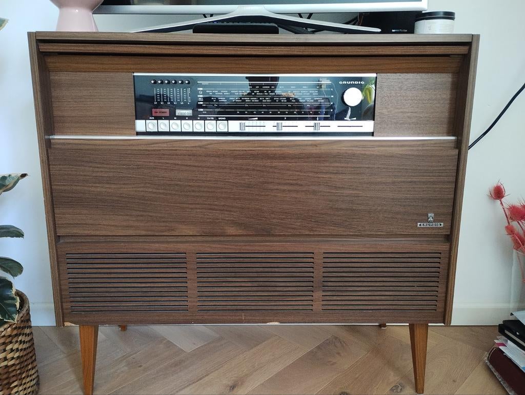 Vintage werkend Grundig radiomeubel met platenspeler, Ophalen, Gebruikt, Radio