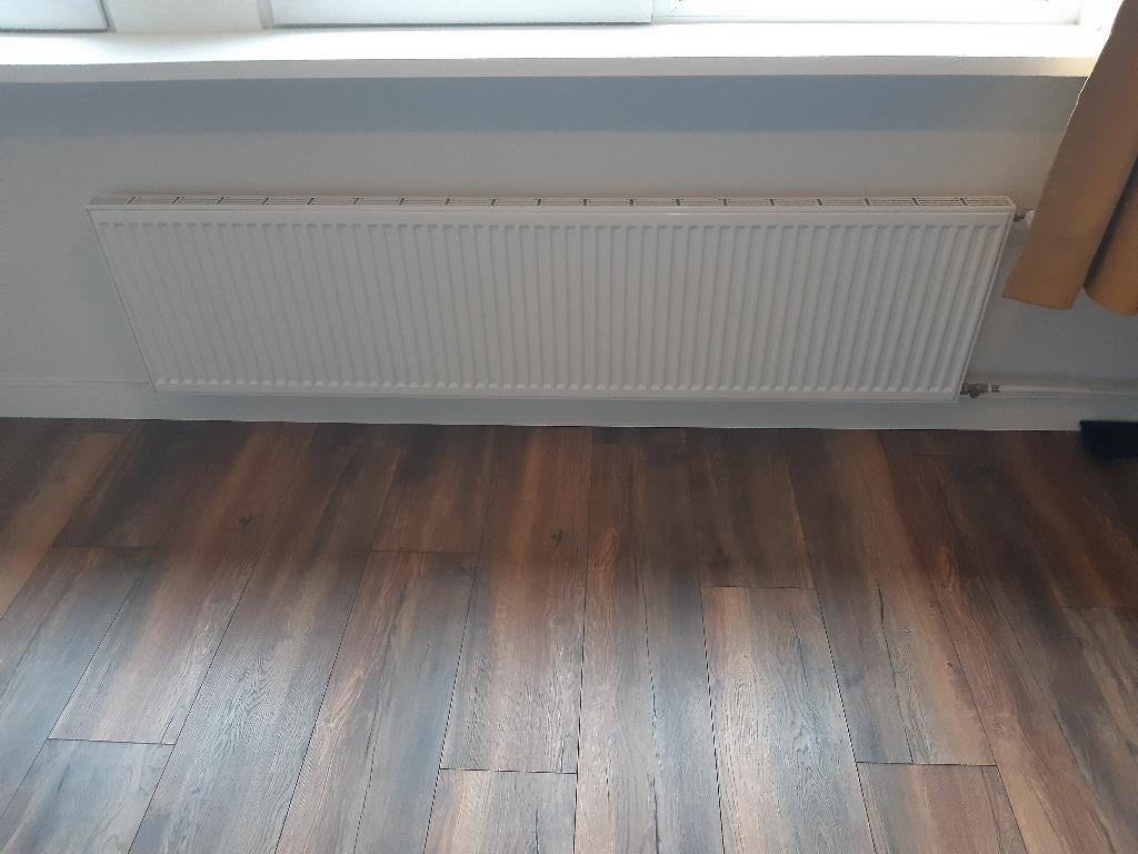 Paneelradiator met geribbelde voorzijde 200x50 cm - 2 stuks, Ophalen, 30 tot 80 cm, Radiator, Zo goed als nieuw