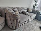Luxe Grijze Bankstel met Gouden Details - Zo goed als nieuw, Tweepersoons, 75 tot 100 cm, Ophalen of Verzenden, Zo goed als nieuw