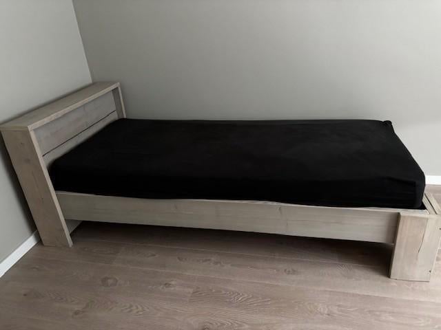 Steigerhouten Bed + Matras 210x90, Ophalen, Gebruikt, 90 cm, Eenpersoons
