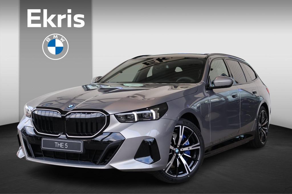 BMW 5 Serie 550e xDrive Touring | M Sportpakket Pro | Innova, Auto's, BMW, Automaat, Stof, Stoelverwarming, 135 min