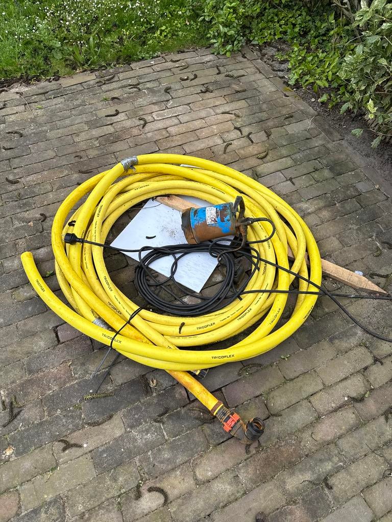 Dompelpomp met vlotter en slang - 100 l/min, Ophalen, Gebruikt, Elektrisch, Dompelpomp