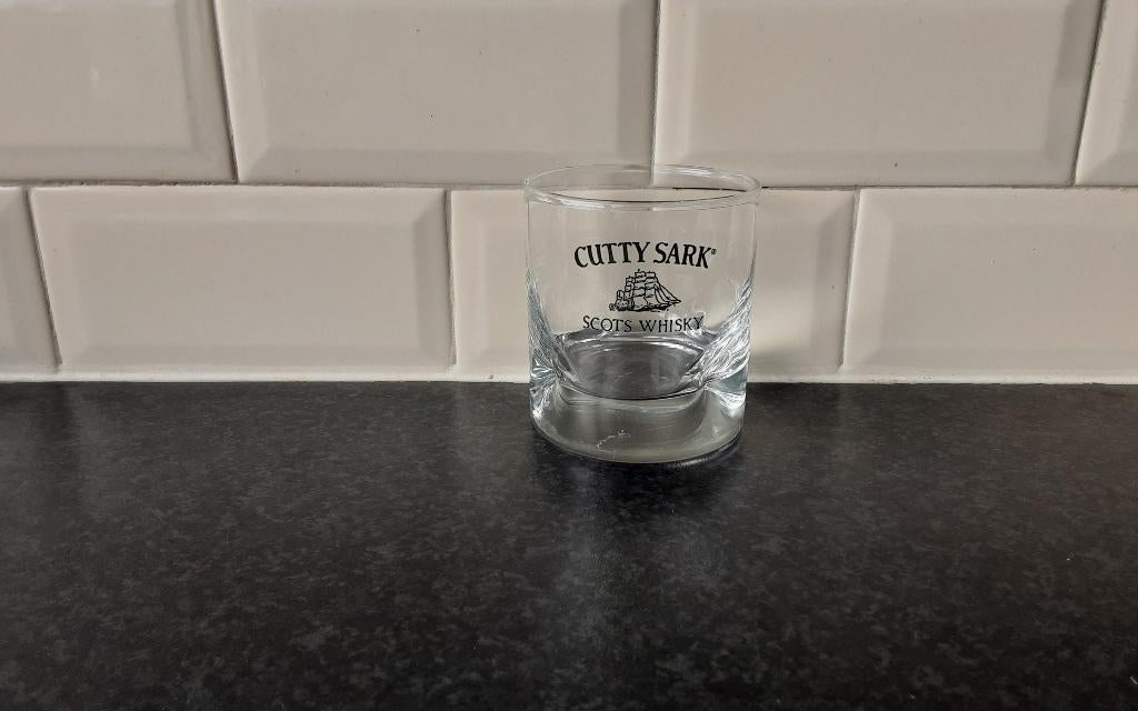CUTTY SARK whisky glas, zwarte logo, Ophalen of Verzenden, Zo goed als nieuw, Borrel- of Shotglas