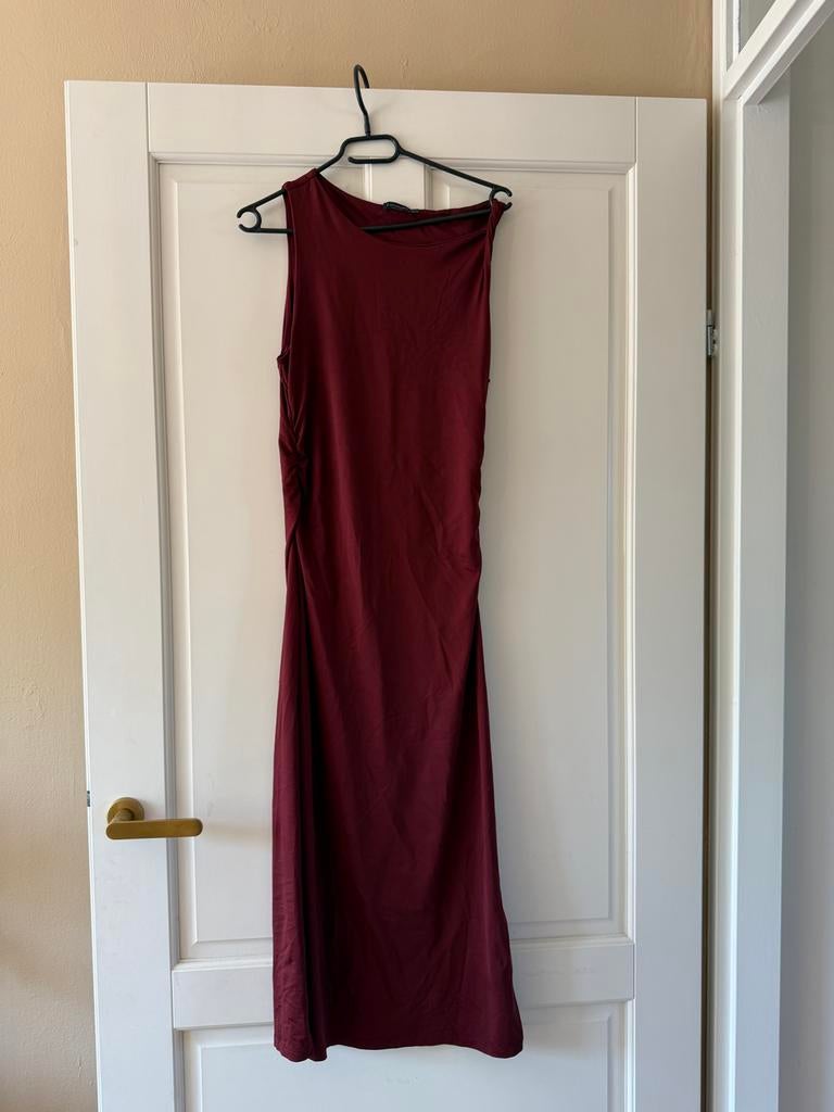 Stradivarius lange jurk met ruches - Maat M, Maat 38/40 (M), Ophalen of Verzenden, Zo goed als nieuw, Rood
