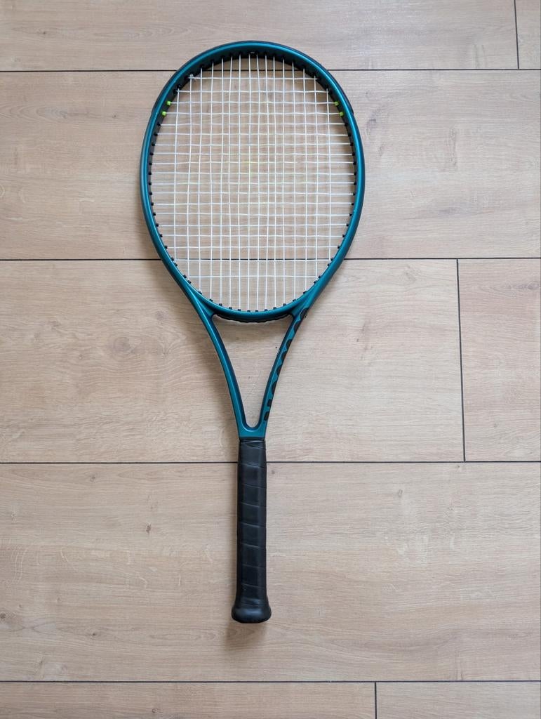 Wilson Blade V9 100L, Sport en Fitness, Tennis, L1, Ophalen of Verzenden, Zo goed als nieuw, Wilson