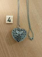 Zilverkleurige ketting met een hartje nieuw, Sieraden, Tassen en Uiterlijk, Kettingen, Ophalen of Verzenden, Nieuw, Zilver, Overige materialen