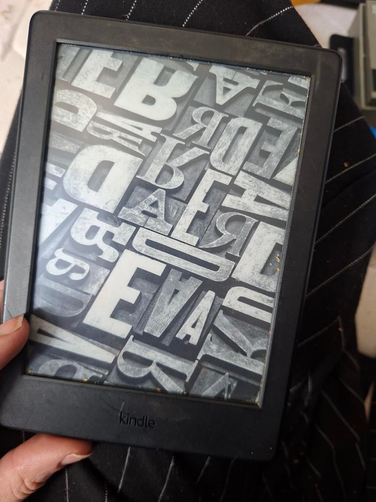 Amazon Kindle 8e generatie E-reader, Computers en Software, Gebruikt, 6 inch of minder, Ophalen of Verzenden, Amazon