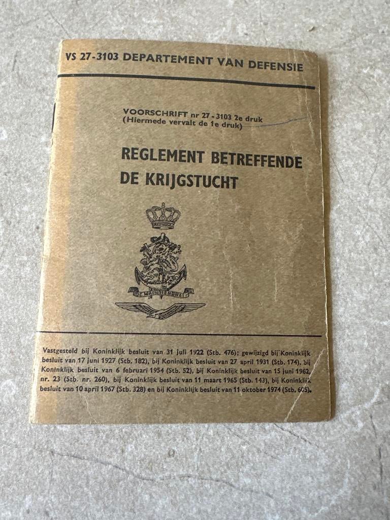 Reglement Betreffende De Krijgstucht - Defensie, Ophalen of Verzenden, 1945 tot heden, Gelezen, Algemeen