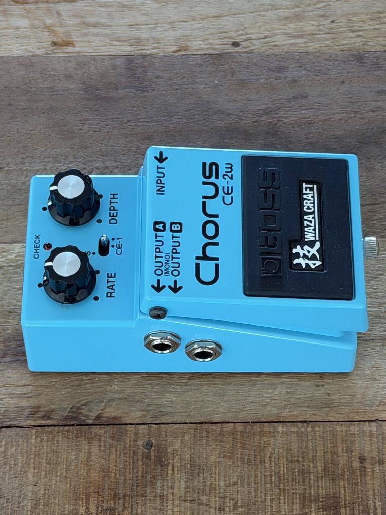 Boss CE-2W Waza Craft Chorus, Muziek en Instrumenten, Effecten, Ophalen of Verzenden, Zo goed als nieuw, Chorus