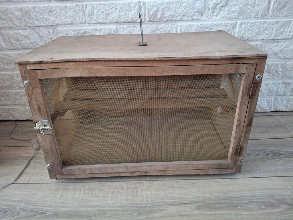 Vintage houten Frans vliegenkastje / voorraadkastje, Ophalen