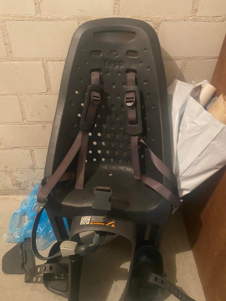 Fietsstoeltje, Ophalen, Zo goed als nieuw, Achterzitje, Voetsteuntjes