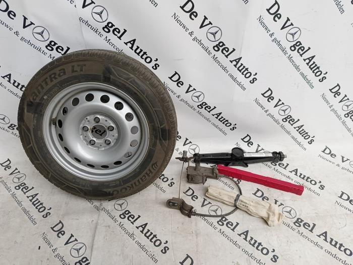 Ophangmechaniek reservewiel van een Mercedes Vito, Gebruikt, -, Ophalen of Verzenden, -