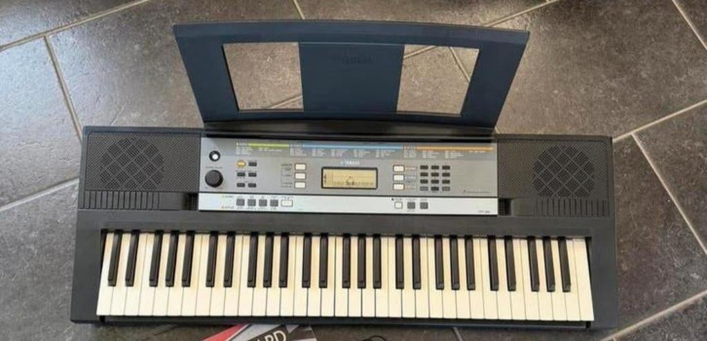 Keyboard Yamaha YPT-240, Muziek en Instrumenten, Keyboards, Ophalen, Zo goed als nieuw, 61 toetsen, Yamaha