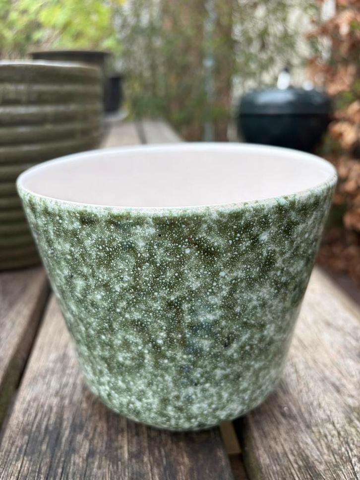 Vintage groen bloempotje, Tuin en Terras, Bloempotten, Gebruikt, Aardewerk, Binnen, Minder dan 40 cm, Minder dan 25 cm, Rond, Ophalen of Verzenden
