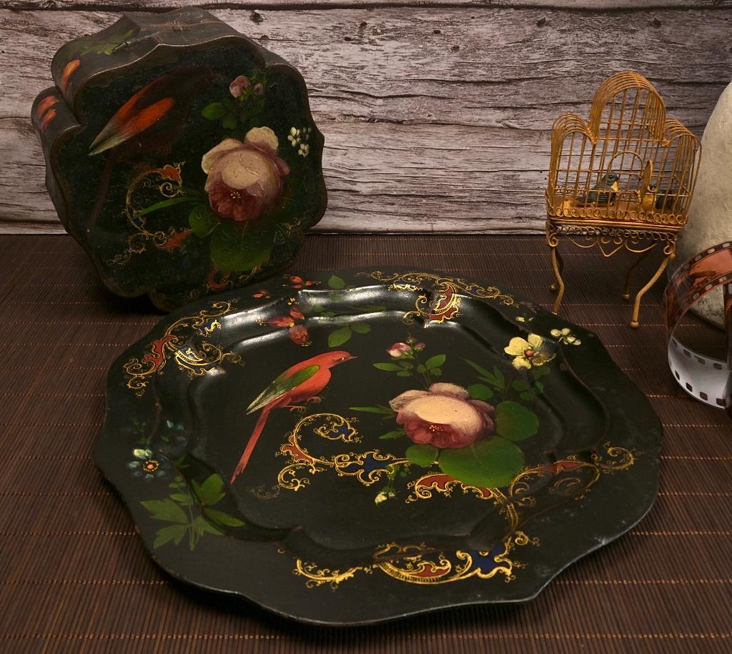 Antiek; dienblad en doos toleware - J.HEN.02, Verzenden