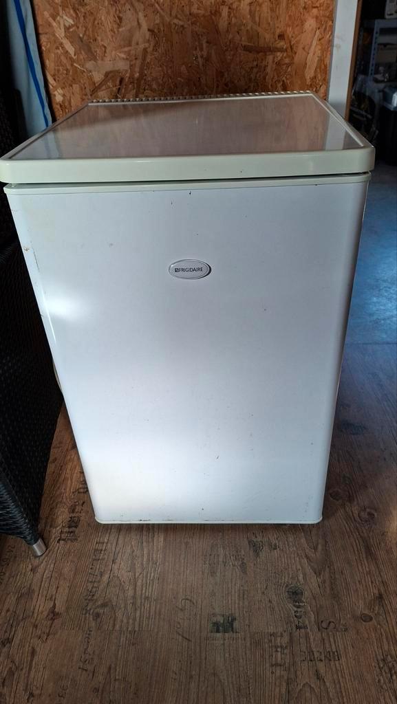 Gebruikte koelkast, ideaal voor mancave of garage, Witgoed en Apparatuur, Koelkasten en IJskasten, Gebruikt, Met vriesvak, Minder dan 75 liter