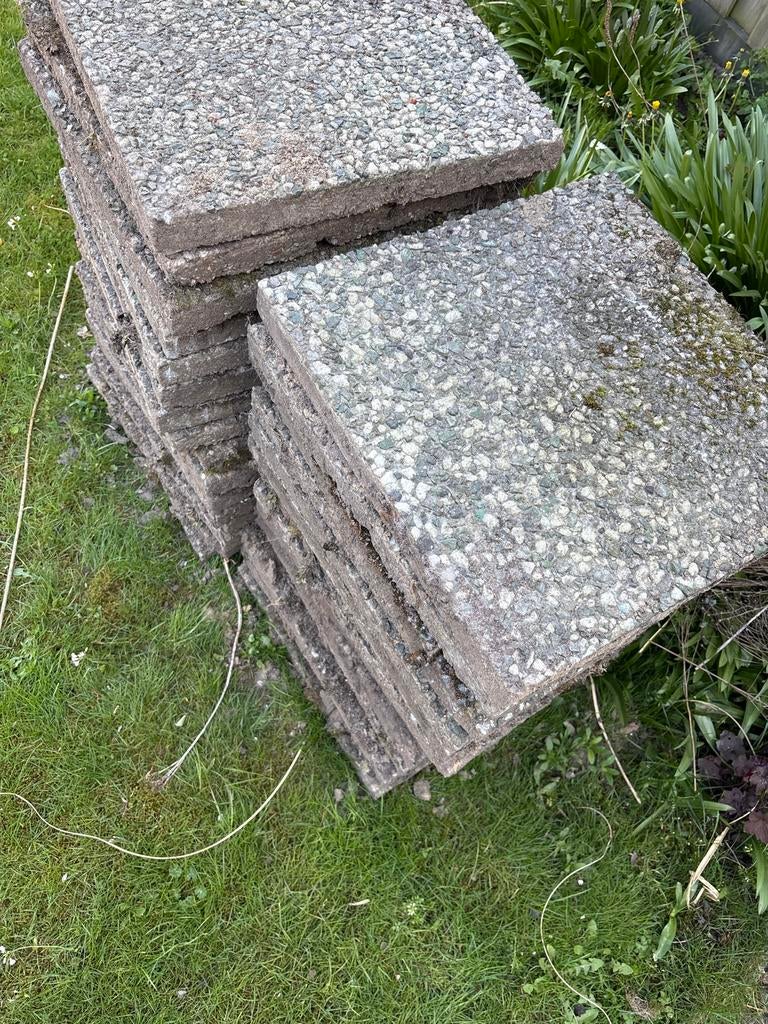 86x grindtegels 50x50 cm – ca. 21,5 m² – GRATIS af te halen, Tuin en Terras, Ophalen of Verzenden, Zo goed als nieuw, Beton, Terrastegels