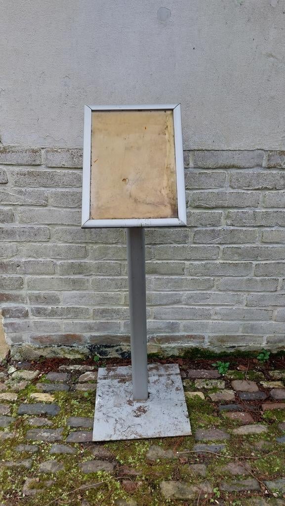 Standaard ijzer aluminium voor informatie zuil desk, Ophalen, Gebruikt