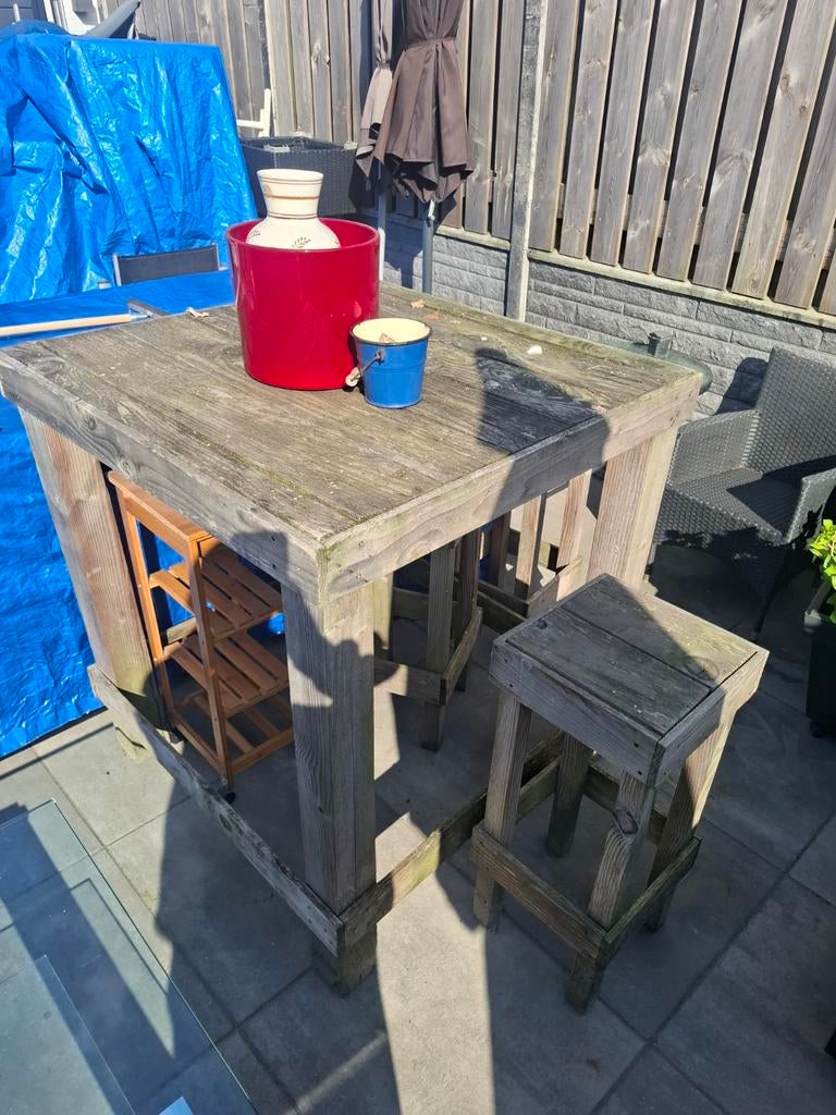 Houten tafel met barkrukken, 5 krukken of meer, Ophalen, Gebruikt, 60 tot 90 cm