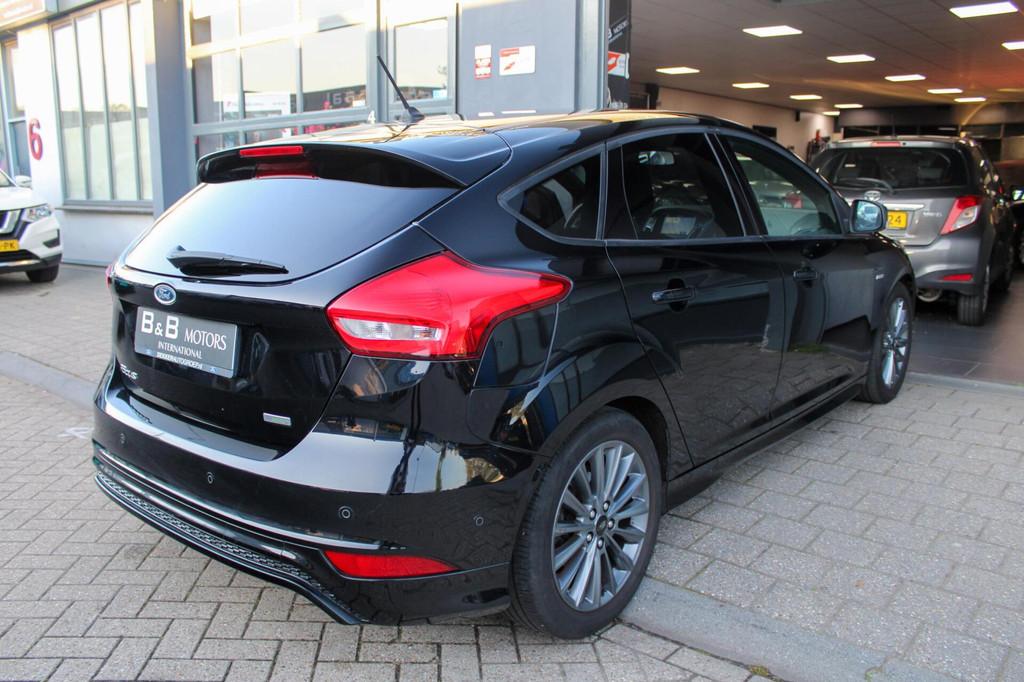 Ford Focus 1.0 ST-Line|PDC|CARPLAY|STOEL+STUURVERW|CRUISE_+, 125 pk, Gebruikt, Met garantie (alle), Zwart