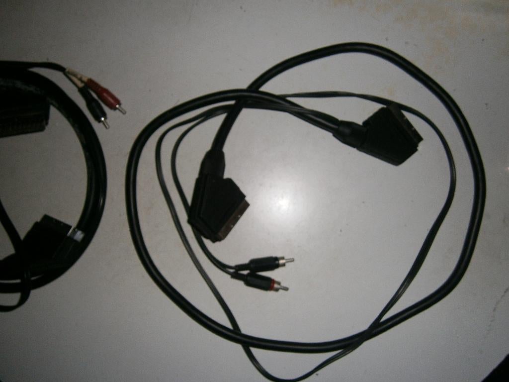 2 stuks Scart kabel 1 meter met extra Audio RCA aansluiting, Audio, Tv en Foto, Audiokabels en Televisiekabels, Gebruikt, Scartkabel