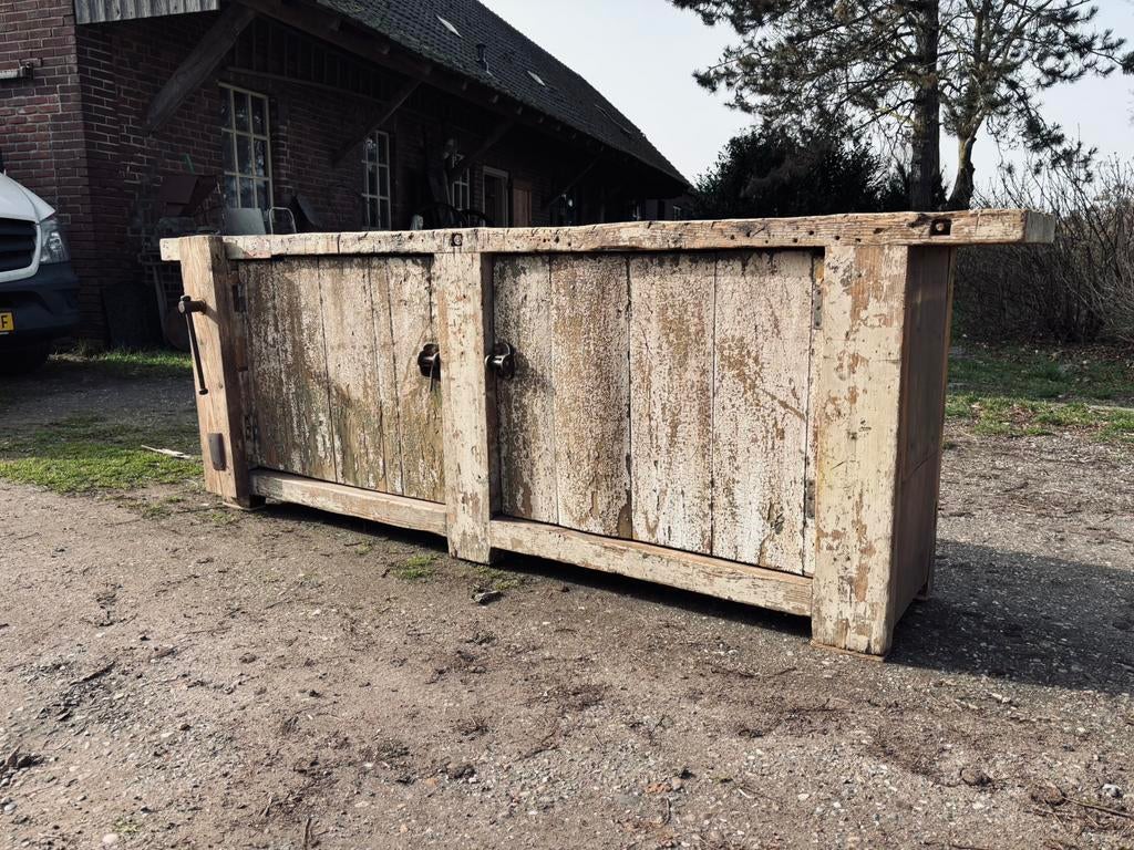 Timmermanswerkbank of toonbank of kookeiland of sidetable