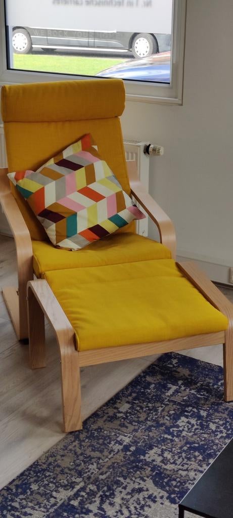 Ikea Poang stoel met voetenbankje en kussen - Nieuwstaat, Ophalen, Zo goed als nieuw, Stof