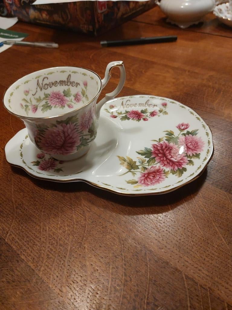 Royal Albert, November kopje met extra groot schoteltjeoot, Verzenden