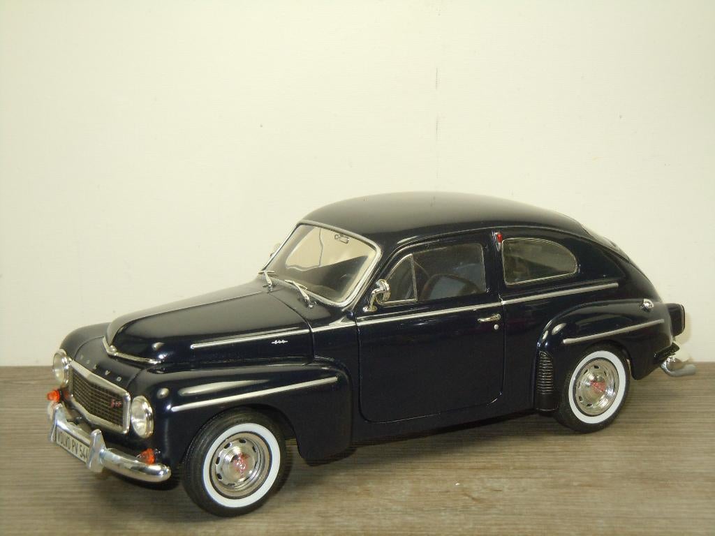 Volvo PV544 - Donker Blauw - Revell 1:18, Duitsland, Auto, Verzenden, Revell