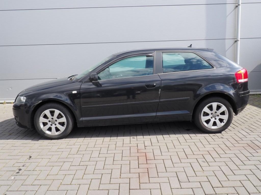 Audi A3 1.9 TDI AMBIENTE/ CLIMA, Gebruikt, 4 cilinders, Zwart, Bedrijf