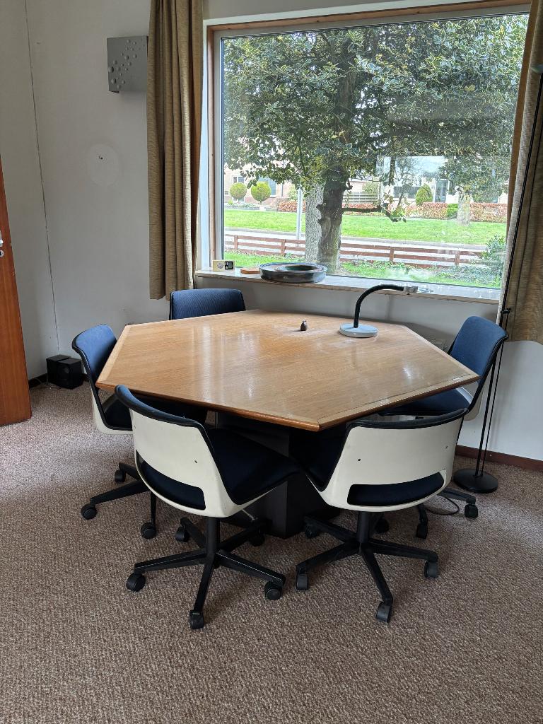 Vintage hoekige tafel, Ophalen