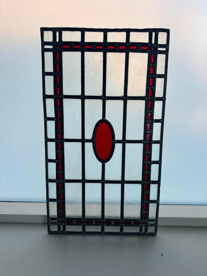 Glas in lood raam met rood ovaal, Antiek en Kunst, Antiek | Glas en Kristal, Ophalen