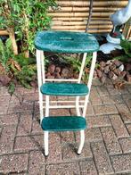 Vintage keukentrapje. Winkeltrapje. Krukje inklapbaar. Retro, Huis en Inrichting, Krukjes, Ophalen, Gebruikt, Hout